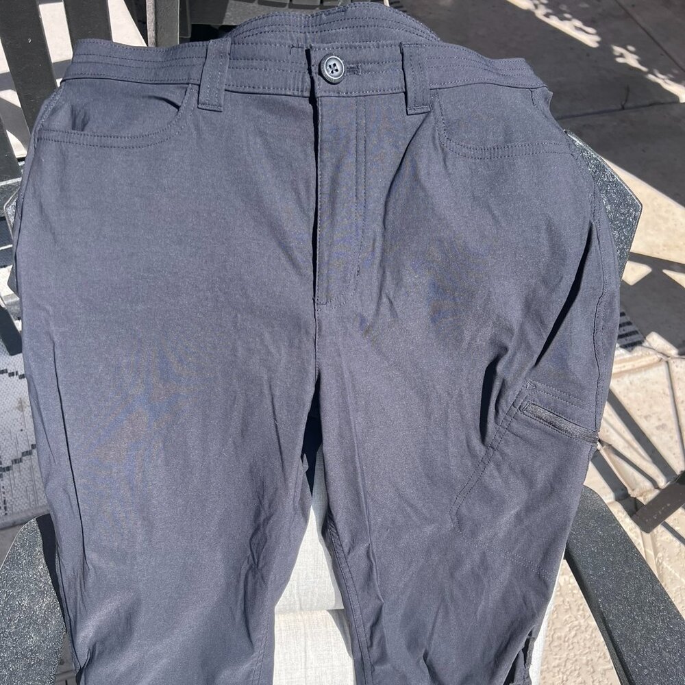 NWOT SZ14 Eddie Bauer Crop Lightweight Pant. Ruched at ankles. No back pockets.